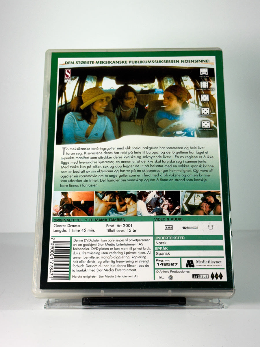 Bakside av cover til Og mora di også, brukt original DVD hos Brukbar Film