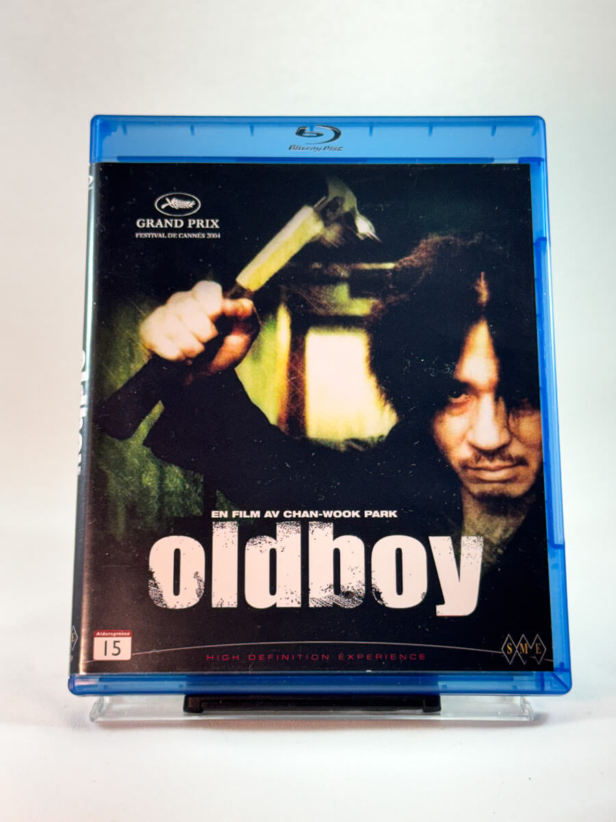 Oldboy – forside av Blu-ray-cover, koreansk kultfilm, bruktfilm hos Brukbar Film