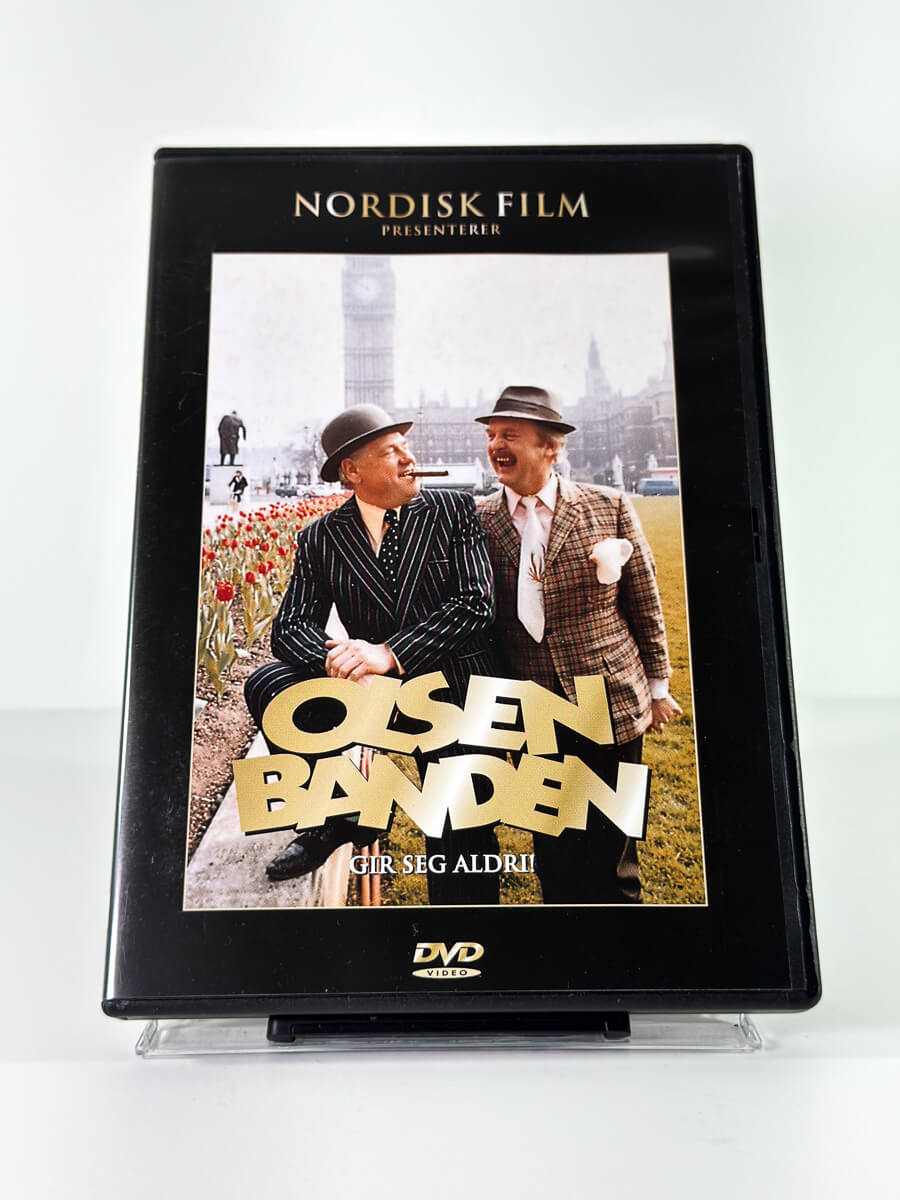 Forside av cover til Olsenbanden gir seg aldri på DVD