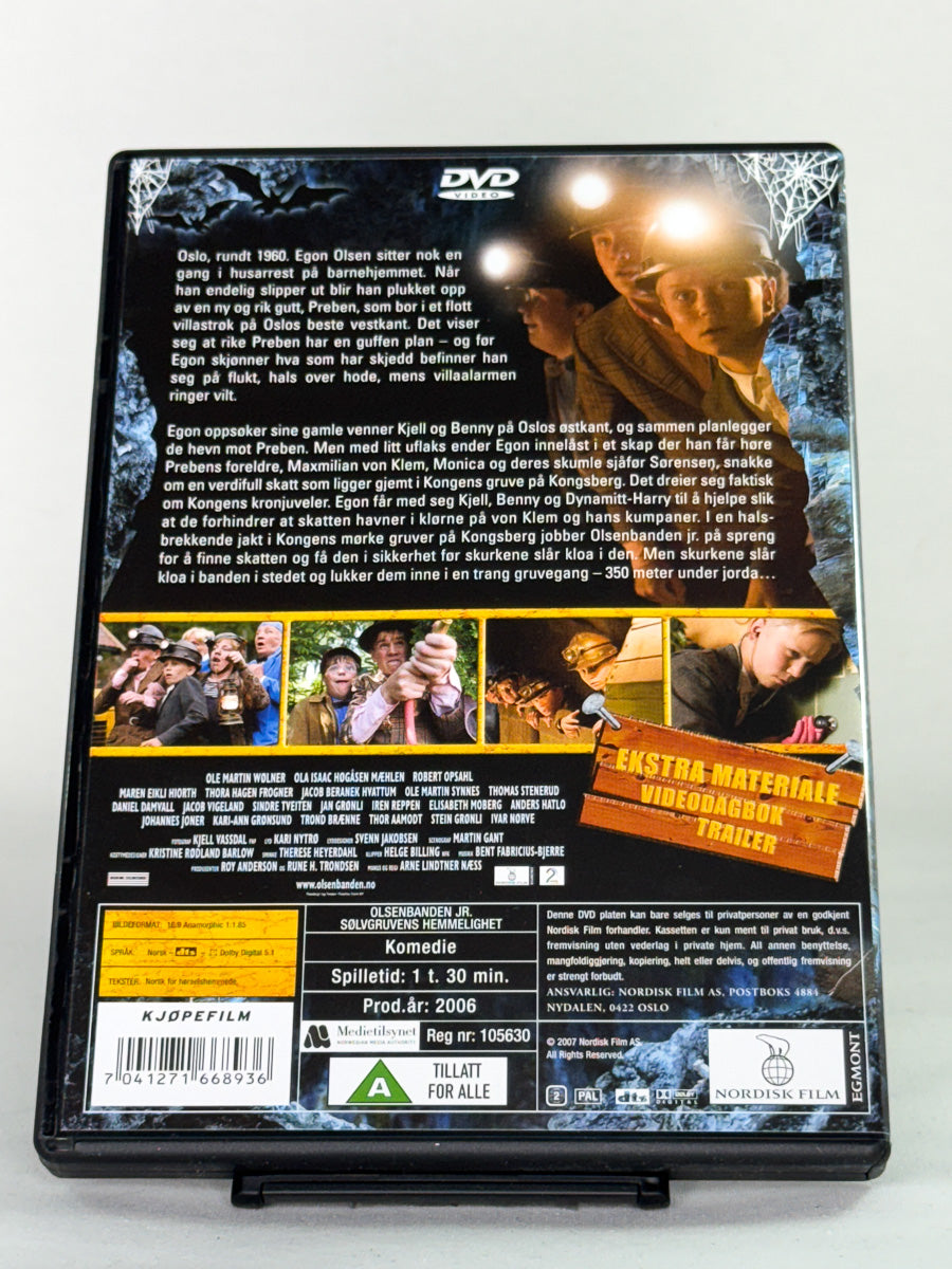 DVD-bakside til filmen Olsenbanden Jr. - Sølvgruvens hemmelighet
Baksiden viser info, spesifikasjoner og eventuell ekstratekst – produktbilde fra nettbutikken Brukbar Film