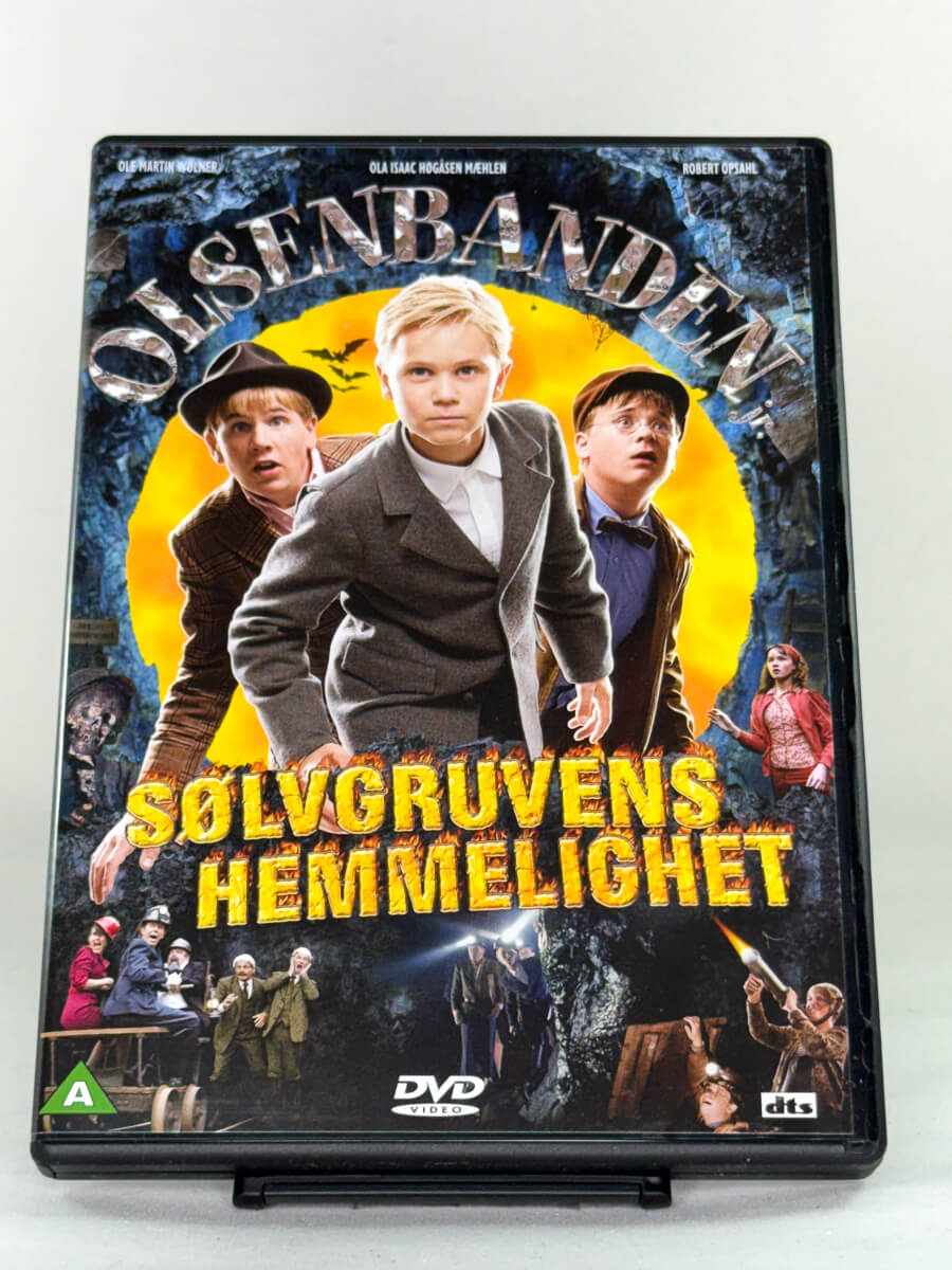 DVD-forside til filmen Olsenbanden Jr. - Sølvgruvens hemmelighet
Originalt cover brukt for produktbilde i nettbutikken Brukbar Film
