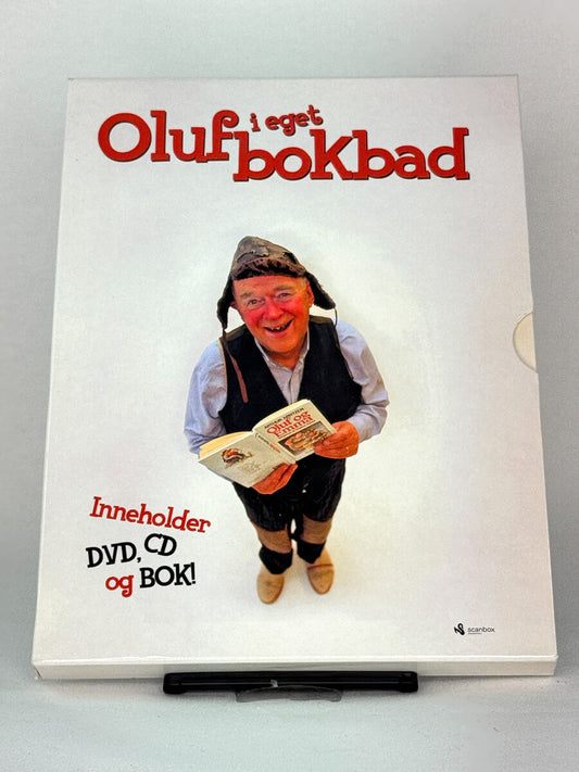 Forside av DVD/CD/BOK-utgaven Oluf i eget bokbad – klassisk humor med Arthur Arntzen, komplett samleboks for norske komedie-elskere hos Brukbar Film.