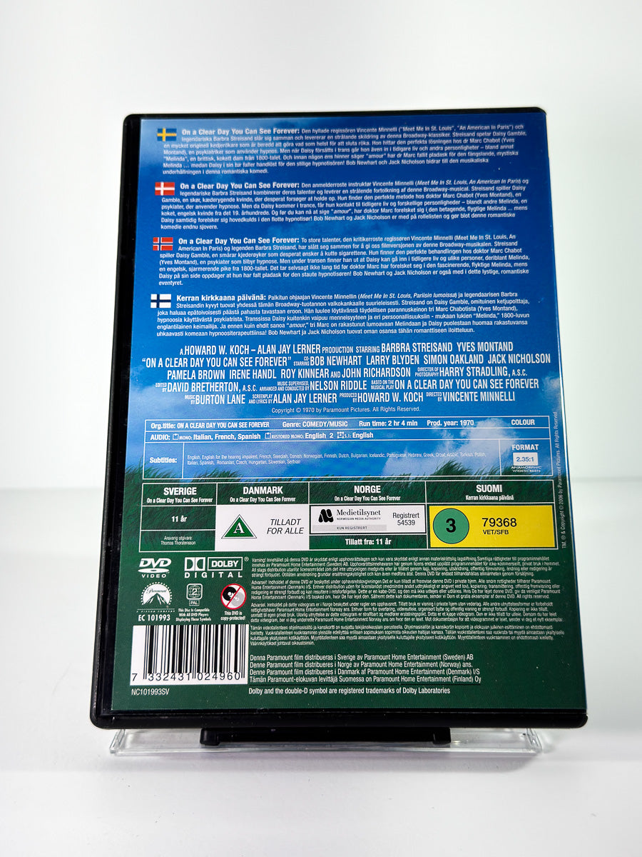 Bakside av cover til On A Clear Day You Can See Forever, bruktfilm på DVD hos Brukbar Film