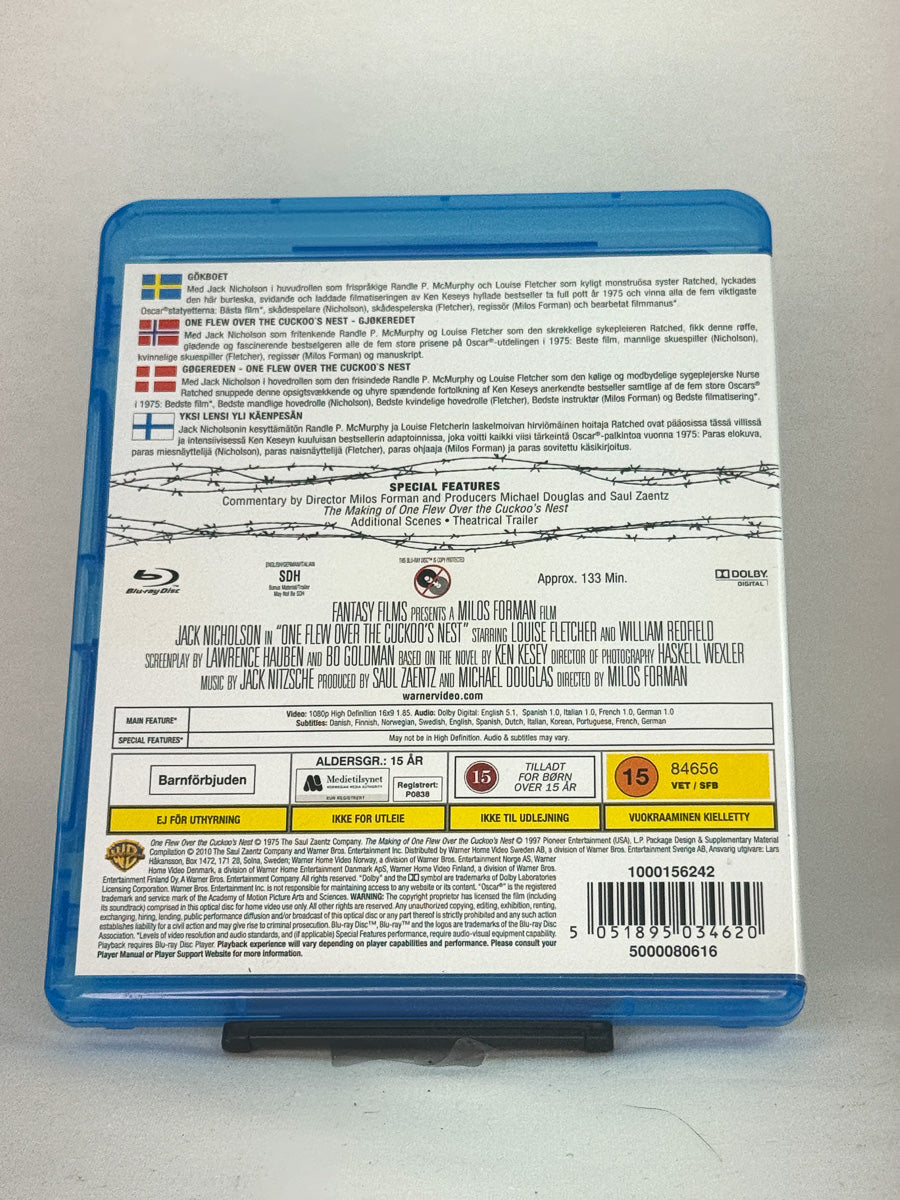 Bakside av Blu-ray-cover til One Flew Over the Cuckoo’s Nest – original Blu-ray-utgave av Miloš Formans mesterverk med Jack Nicholson, brukt film hos Brukbar Film.