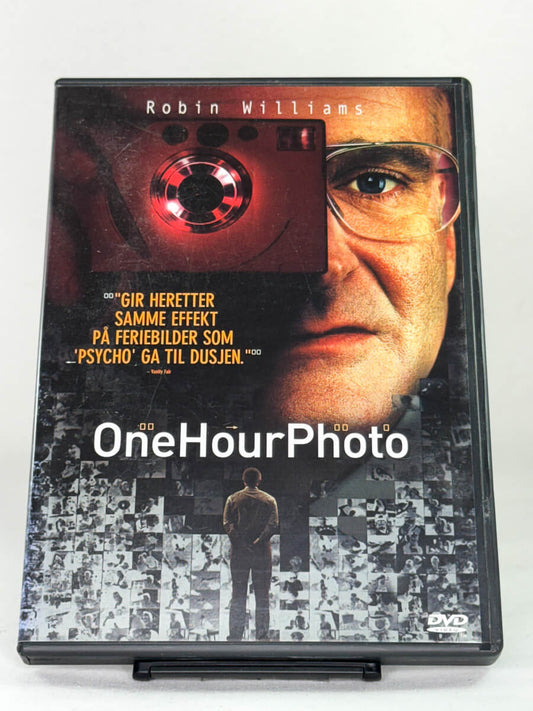 DVD-cover-forside til filmen One Hour Photo – Brukt DVD fra nettbutikken Brukbar Film