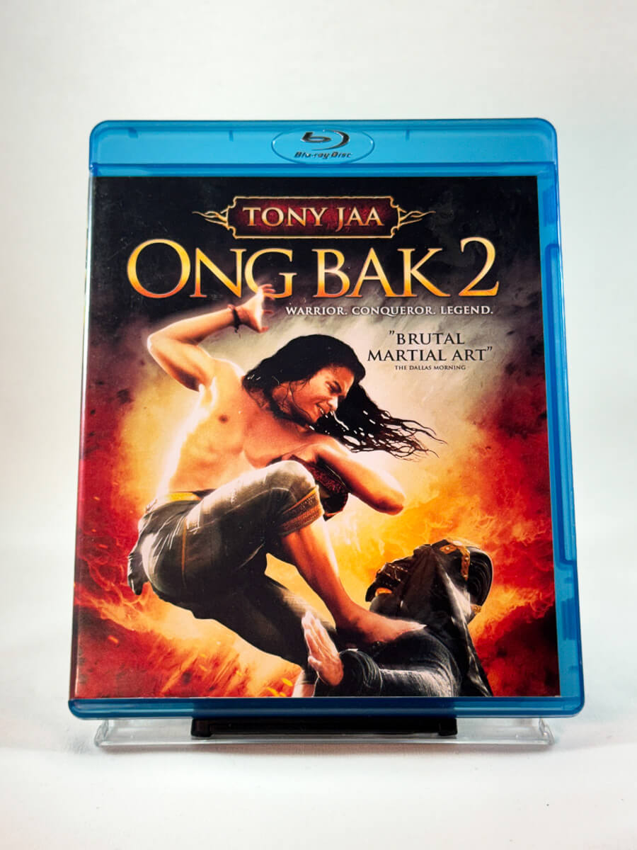Forside av Blu-ray-cover til Ong Bak 2, bruktfilm hos nettbutikken Brukbar Film