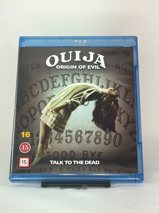Forside av Blu-ray-cover til Ouija: Origin of Evil – skrekkfilm med Elizabeth Reaser og Lulu Wilson om et hjemsøkt åndebrett, brukt Blu-ray hos Brukbar Film.