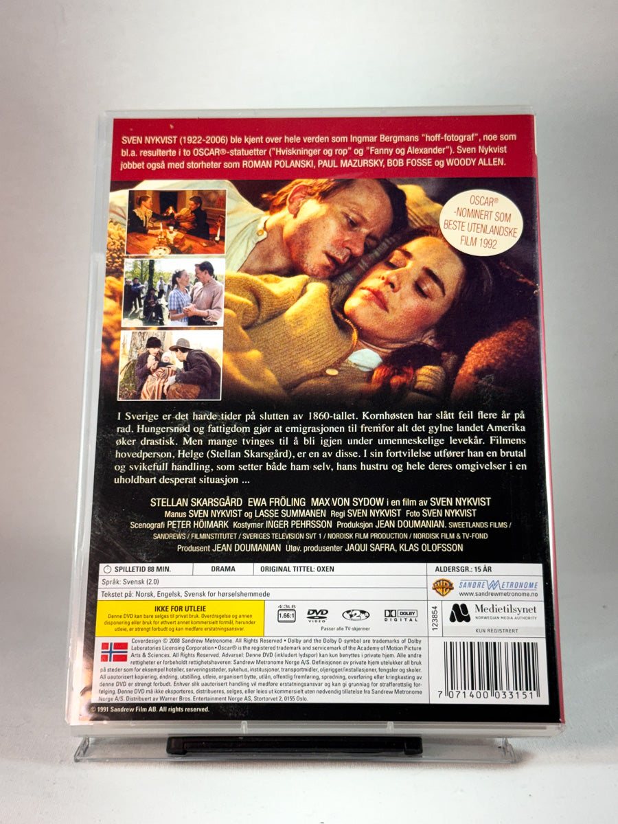 Bakside av cover til Oxen, bruktfilm på DVD hos Brukbar Film