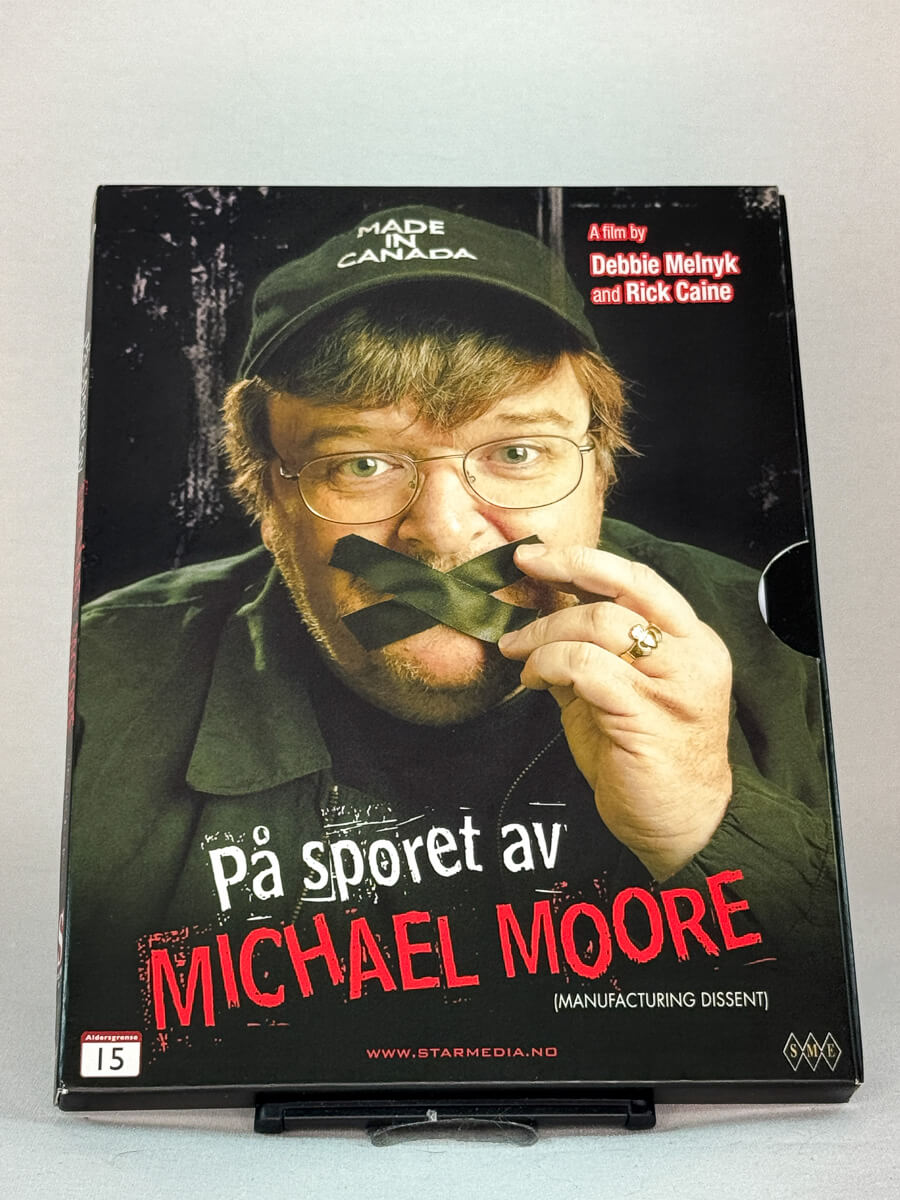 Forside av DVD-cover til På sporet av Michael Moore, brukt DVD hos Brukbar Film