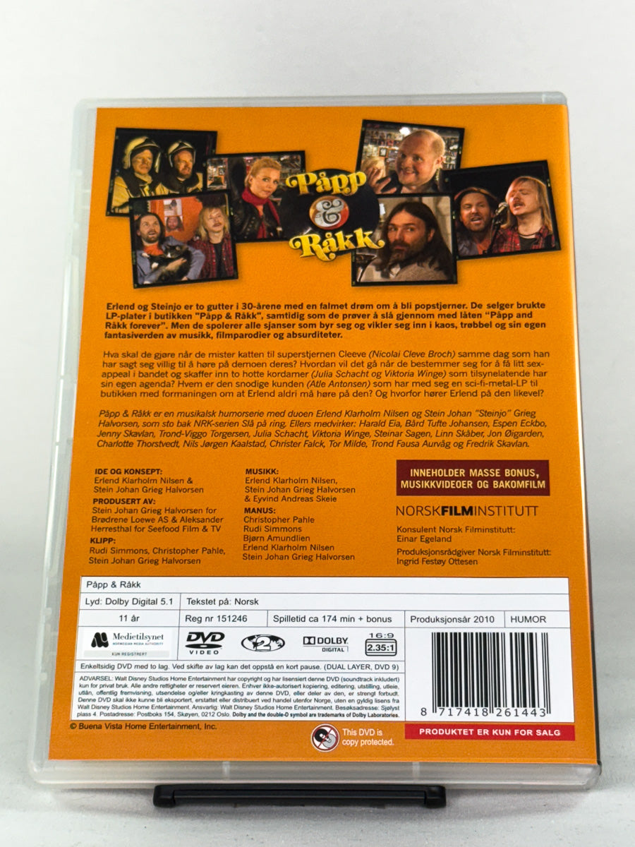 DVD-bakside til filmen Påpp & Råkk
Baksiden viser info, spesifikasjoner og eventuell ekstratekst – produktbilde fra nettbutikken Brukbar Film