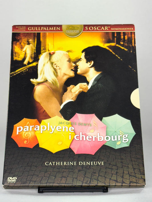 Forside av DVDcover til Paraplyene i Cherbourg – brukt fransk musikalfilm på DVD fra Brukbar Film