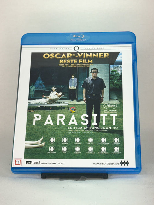 Forside av Blu-ray-cover til Parasitt – Oscar-vinnende sørkoreansk drama-thriller regissert av Bong Joon Ho, brukt Blu-ray tilgjengelig hos Brukbar Film.
