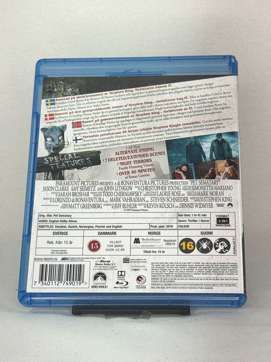 Bakside av Blu-ray-cover til Pet Sematary – mørk og uhyggelig fortelling om sorg og overnaturlig hevn, original brukt horrorfilm på Blu-ray hos Brukbar Film.