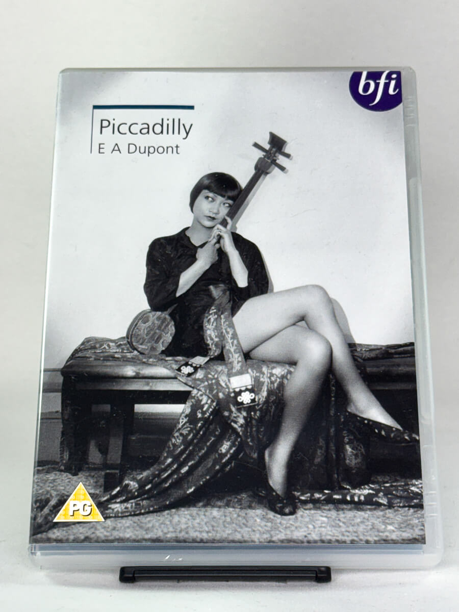Forside av DVD-cover til Piccadilly, bruktfilm hos nettbutikken Brukbar Film