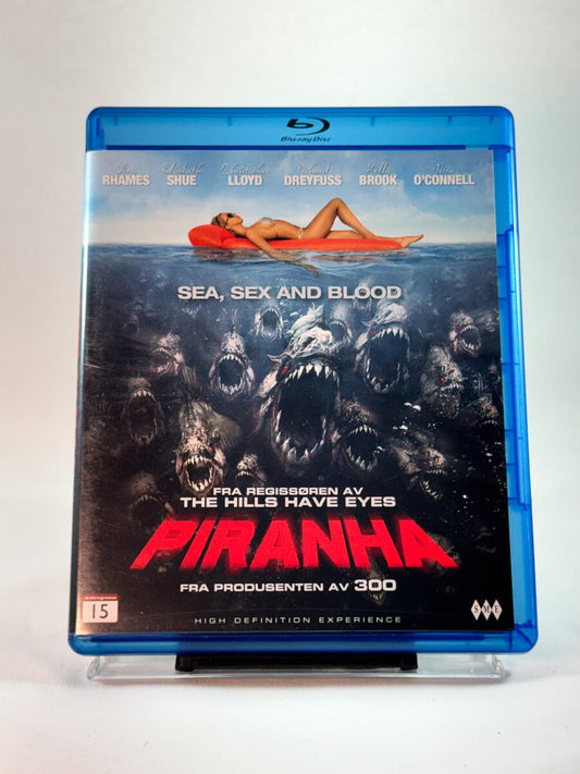 Piranha – forside av Blu-ray-cover, kultpreget horrorfilm med haier og splatter, brukt Blu-ray hos Brukbar Film