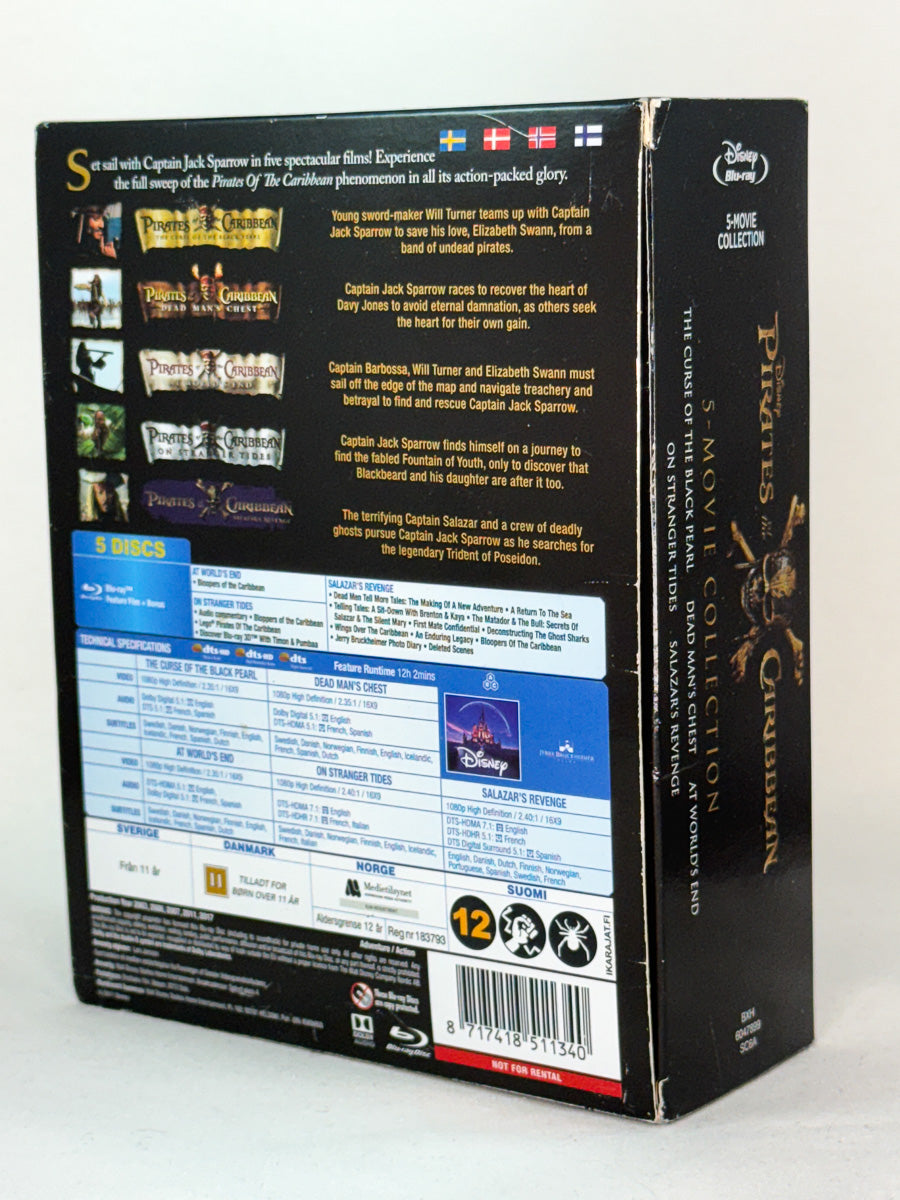 Bakside av Blu-ray-box for Pirates of the Caribbean – 5 Movie Collection – brukt Blu-ray-samleboks hos Brukbar Film