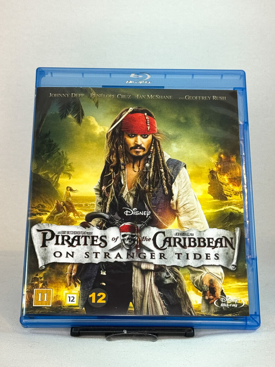 Forside av Blu-ray-cover for Pirates of the Caribbean: On Stranger Tides – brukt Blu-ray-film hos Brukbar Film