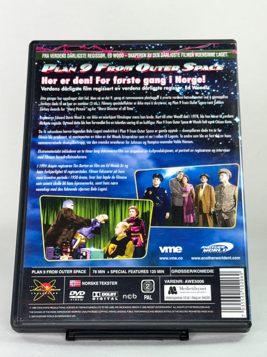 DVD-bakside til filmen Plan 9 From Outer Space
Baksiden viser info, spesifikasjoner og eventuell ekstratekst – produktbilde fra nettbutikken Brukbar Film