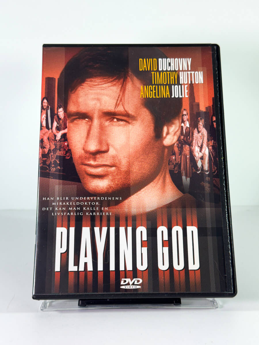Forside av cover til Playing God, bruktfilm hos nettbutikken Brukbar Film