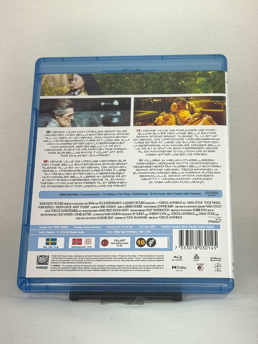 Bakside av Blu-ray-cover for Poor Things – brukt filmutgivelse tilgjengelig i Blu-ray-format hos Brukbar Film