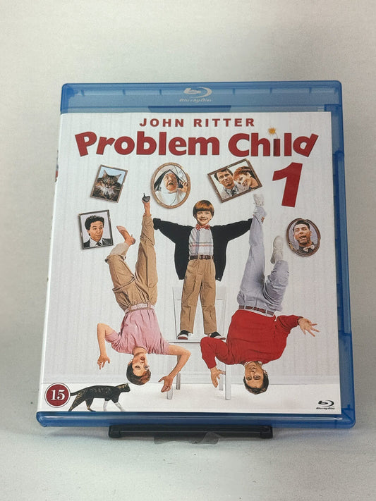 Forside av Blu-ray-cover til Problem Child – 90-tallsklassiker med John Ritter og en ustyrlig liten rakker, brukt Blu-ray hos Brukbar Film.