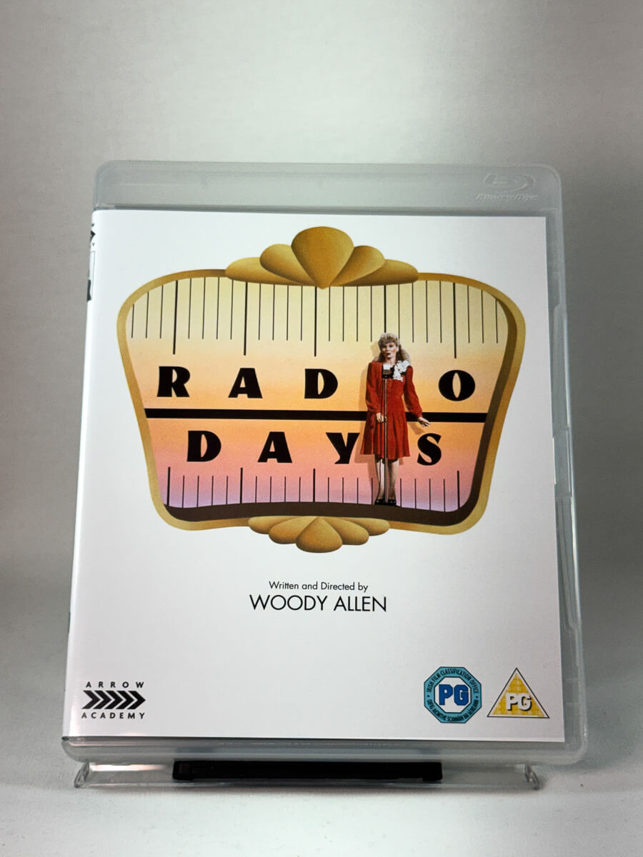 Forside av Blu-ray-cover til Radio Days, brukt original Blu-ray hos Brukbar Film