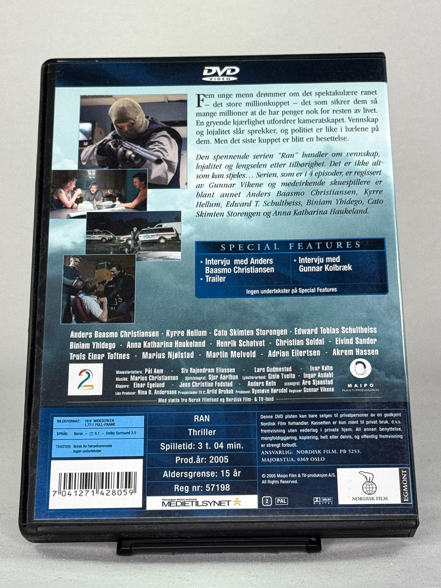 DVD-bakside til filmen Ran
Baksiden viser info, spesifikasjoner og eventuell ekstratekst – produktbilde fra nettbutikken Brukbar Film