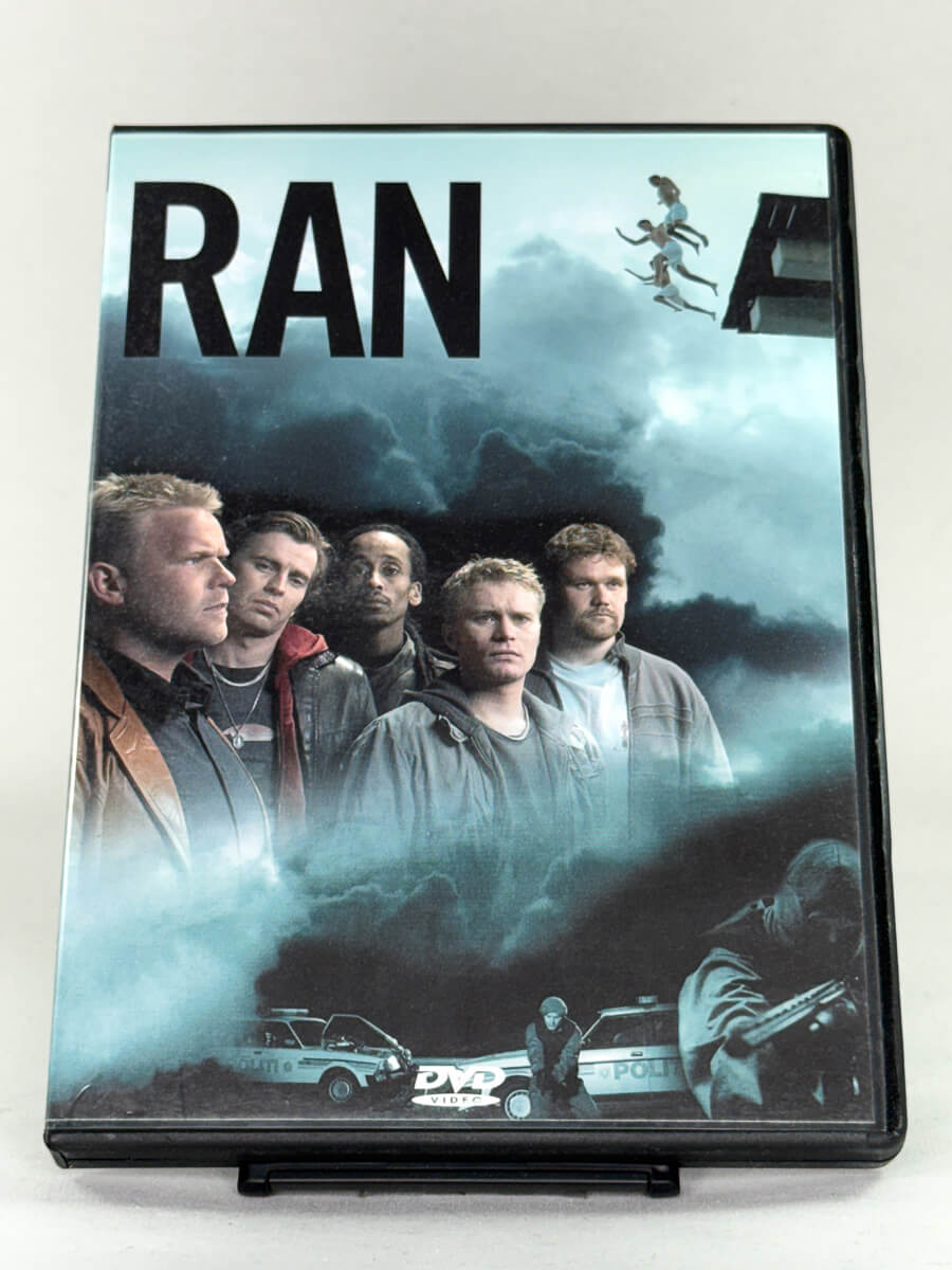 DVD-forside til filmen Ran
Originalt cover brukt for produktbilde i nettbutikken Brukbar Film