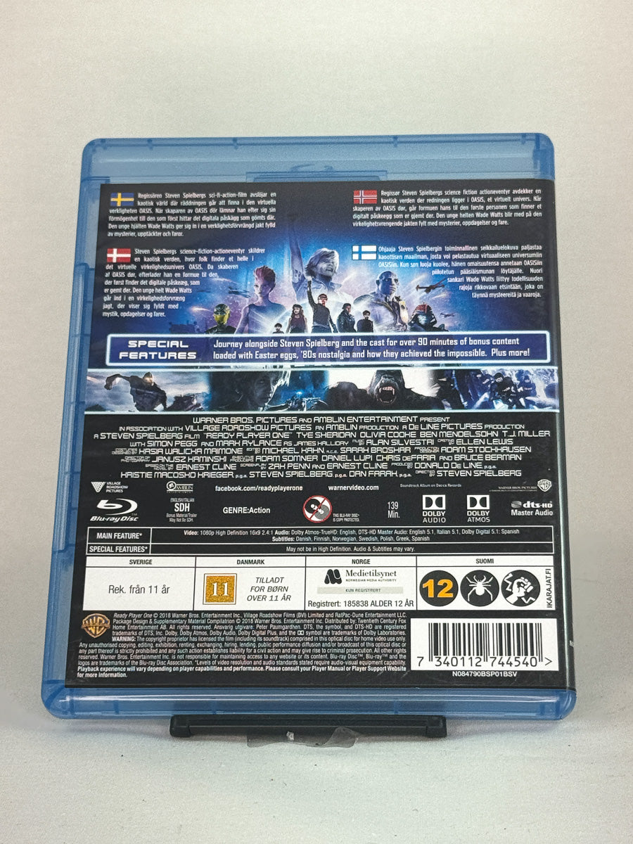 Bakside av Blu-ray-cover til Ready Player One – Blu-ray science fiction-eventyr med visuelle referanser og action, hos Brukbar Film.