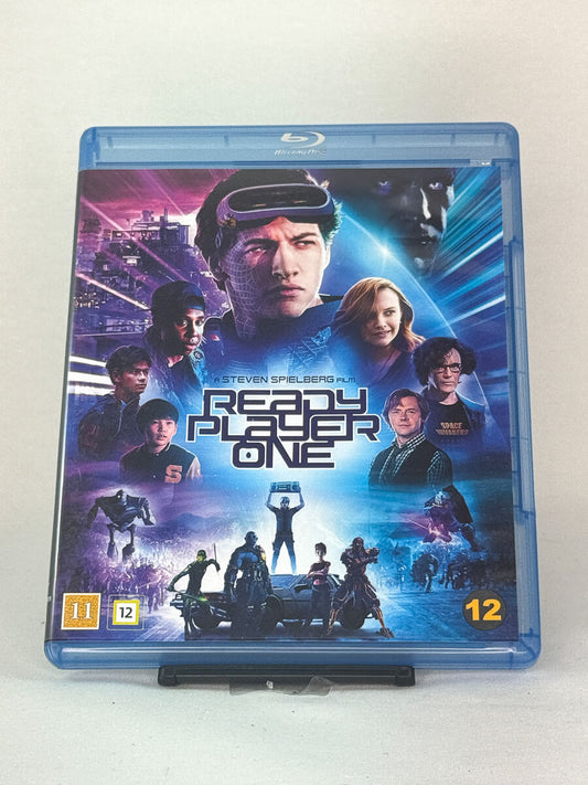 Forside av Blu-ray-cover til Ready Player One – Steven Spielbergs futuristiske eventyrfilm, brukt originalfilm hos Brukbar Film.