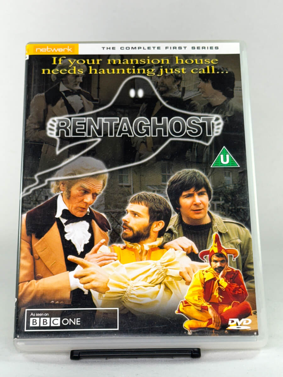 Forside av DVD-cover til Rentaghost – The Complete First Series, en klassisk familieserie fra BBC; brukt DVD og originalt cover hos Brukbar Film.