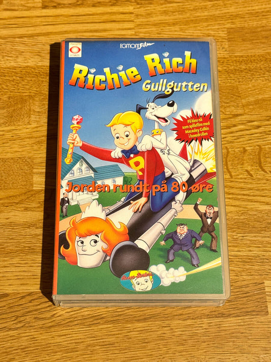 Forside av cover til Richie Rich – Gullgutten – Jorden rundt på 80 øre på VHS