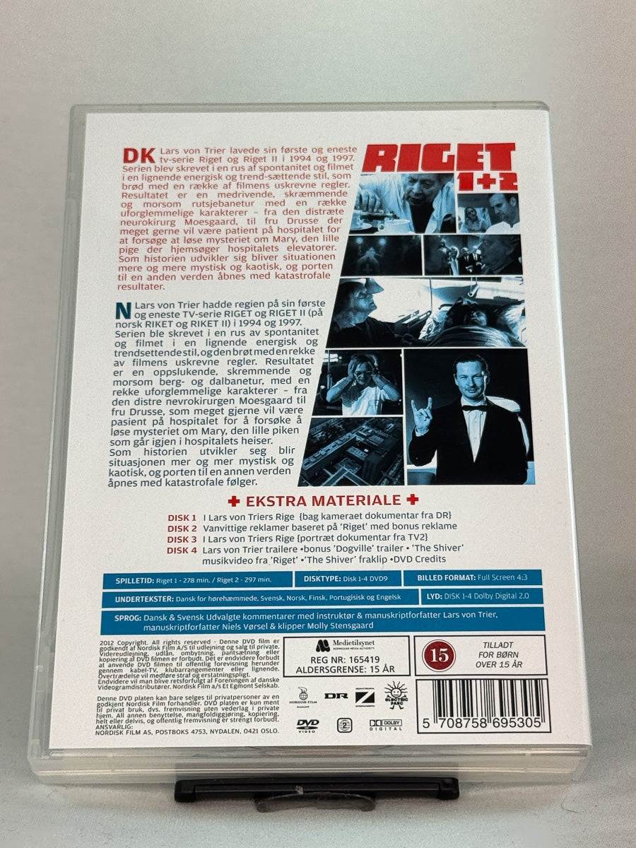 Bakside av DVD-cover til Riget 1+2 – dansk kultserie av Lars von Trier med unike karakterer og gotisk stemning, begge sesonger samlet på brukt DVD hos Brukbar Film.
