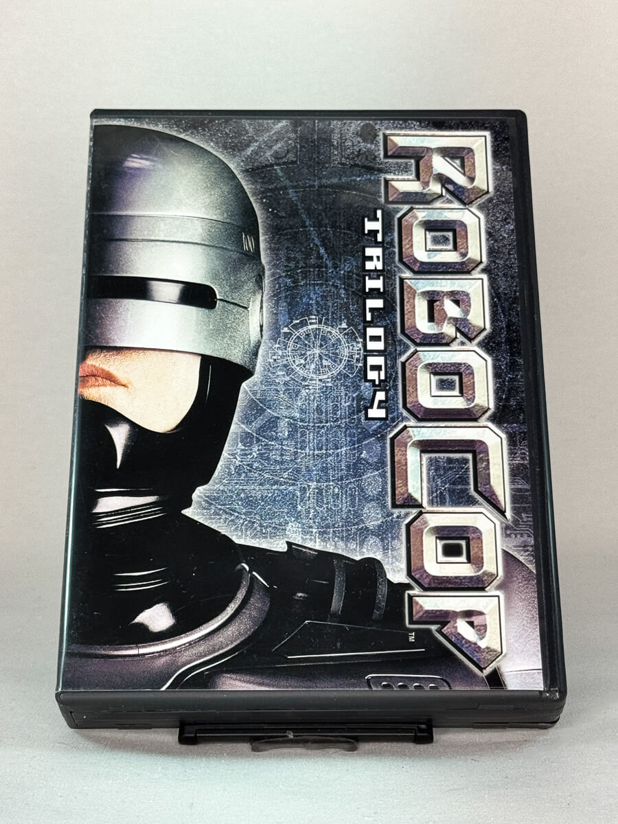 Forside av DVD-boksen Robocop Trilogy – actionklassiker samlet i én utgave, brukt originalfilm fra Brukbar Film