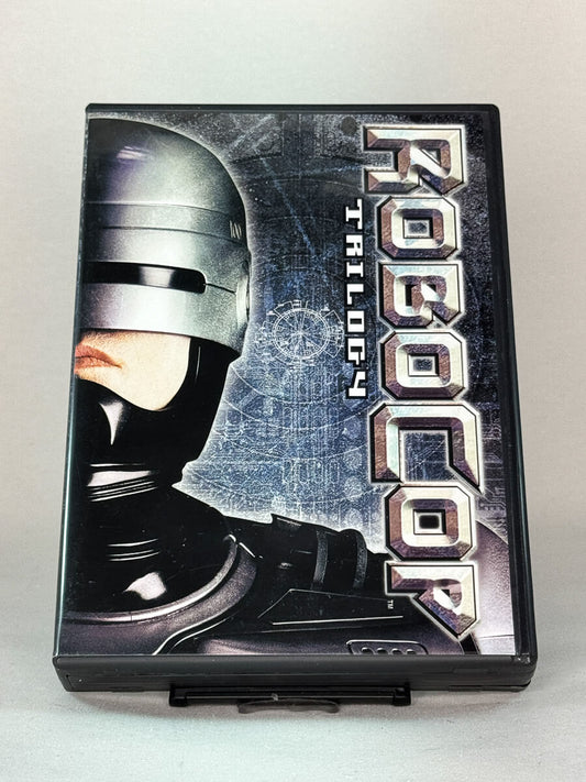 Forside av DVD-boksen Robocop Trilogy – actionklassiker samlet i én utgave, brukt originalfilm fra Brukbar Film