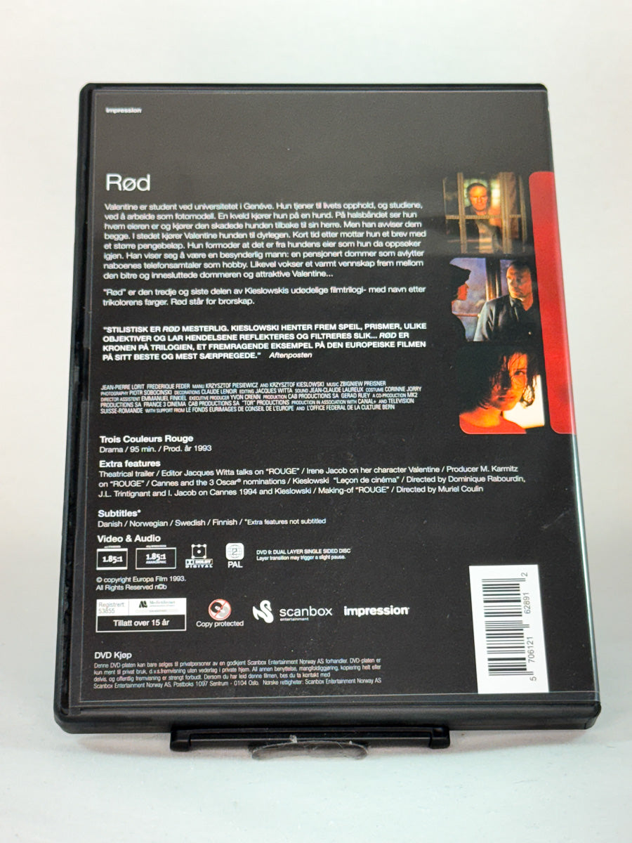 Bakside av DVD-cover til Rød – siste del av Trois Couleurs-trilogien, brukt filmklassiker tilgjengelig hos Brukbar Film