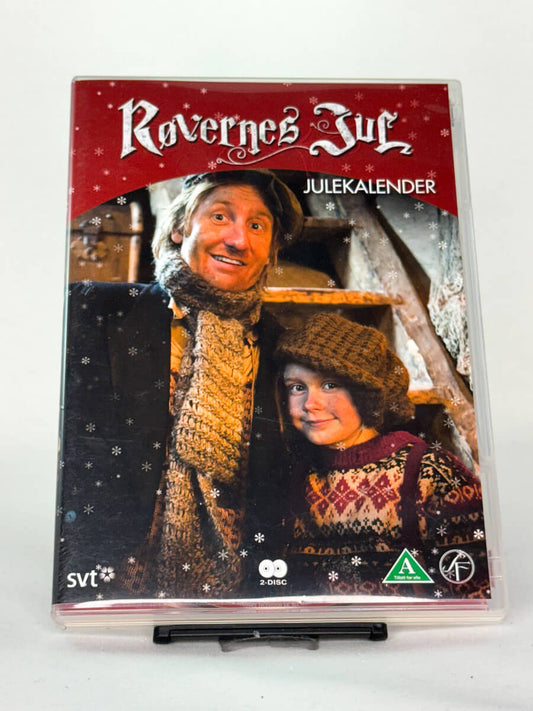 Forside av DVD-cover til Røvernes jul – svensk julekalender fra SVT med varme, humor og eventyr for hele familien, brukt DVD hos Brukbar Film.