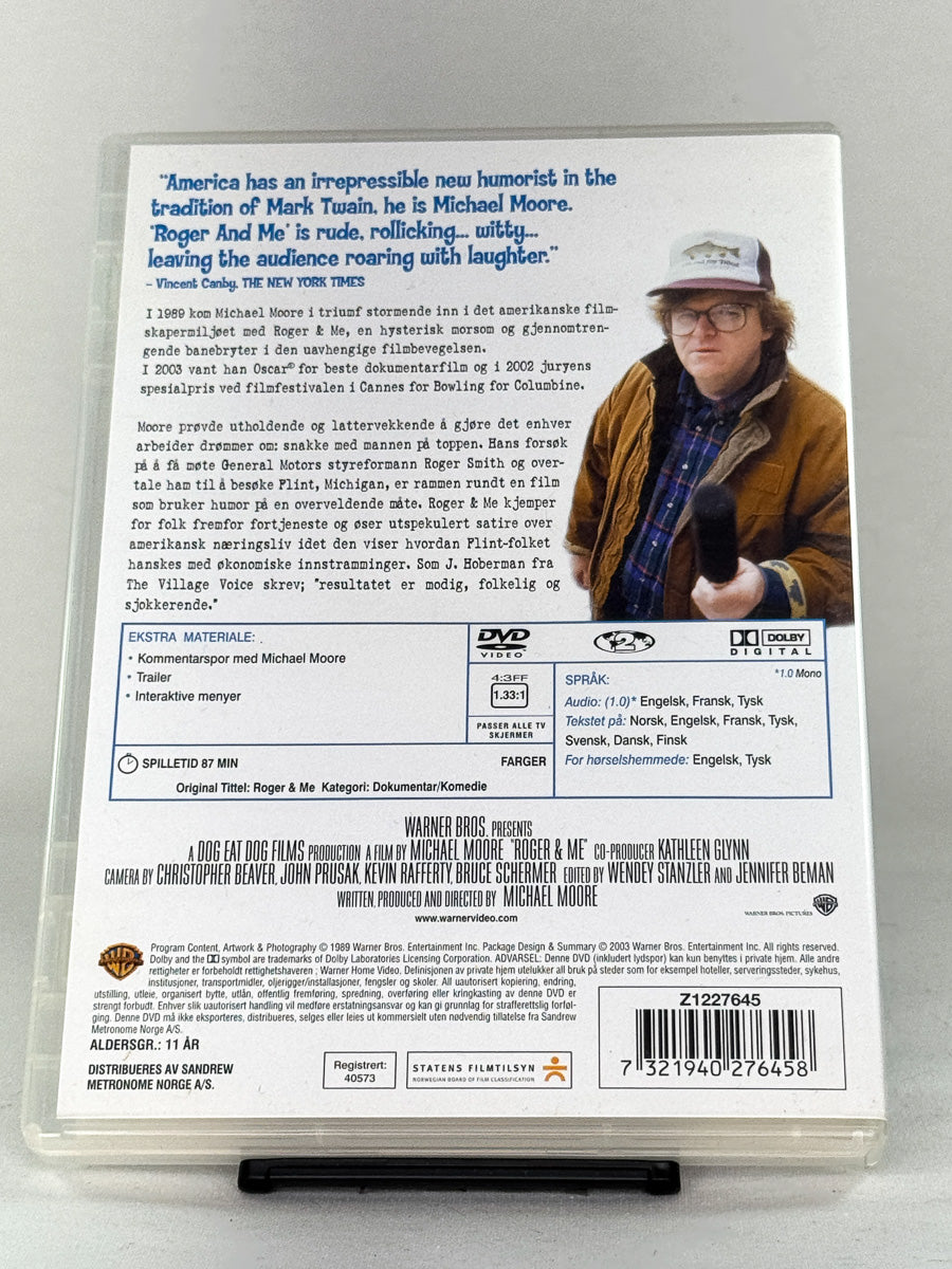 Bakside av DVD-cover til Roger & Me med informasjon om dokumentaren; brukt filmutgave på DVD hos Brukbar Film.
