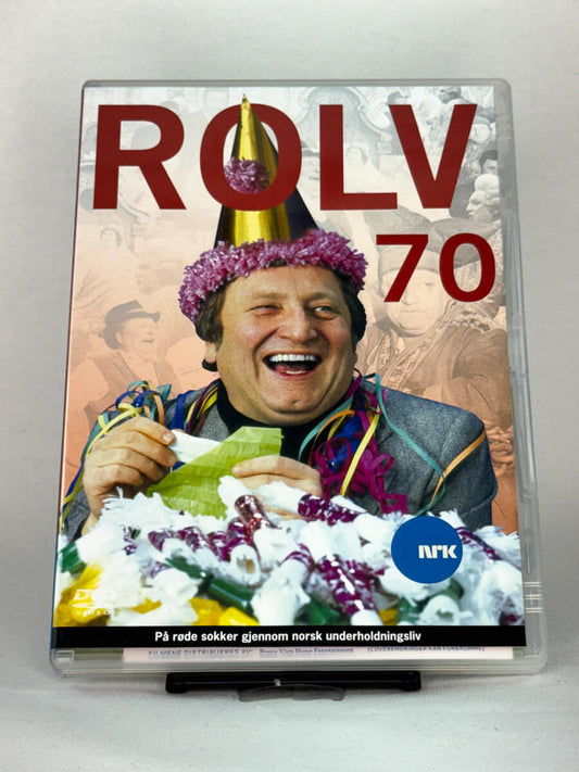 DVD-cover-forside til serien Rolv 70 – På røde sokker gjennom norsk underholdningsliv – Brukt DVD fra nettbutikken Brukbar Film