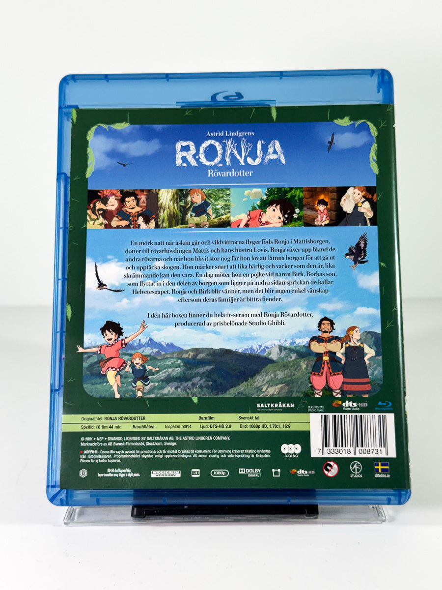 Bakside av cover til Ronja Rövardotter – Hela serien på Blu-ray