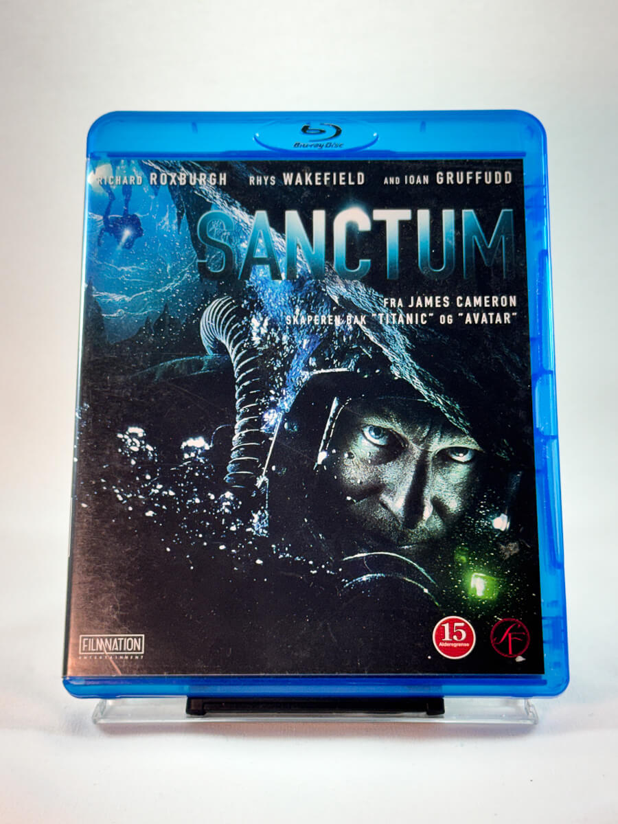 Sanctum – forside av Blu-ray-cover, overlevelsesdrama fra produsent James Cameron, bruktfilm hos Brukbar Film