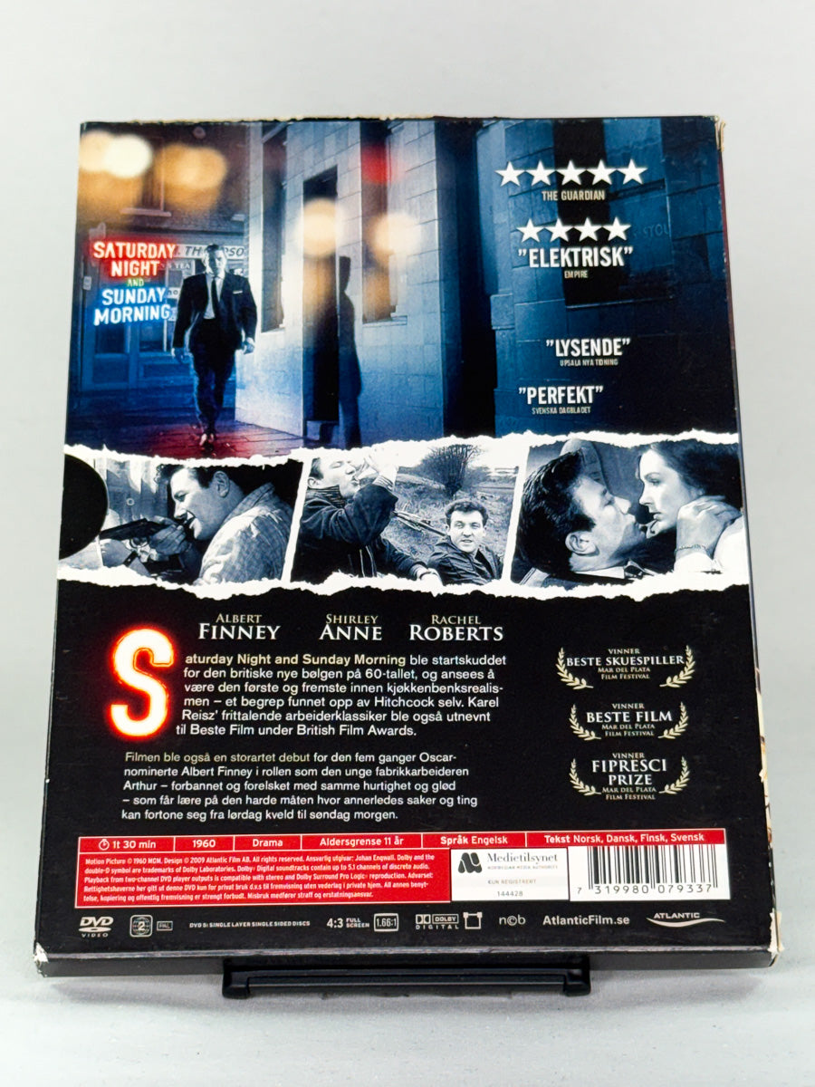 Bakside av DVD-cover til Saturday Night and Sunday Morning – britisk nybølgefilm, brukt originalfilm på DVD fra Brukbar Film
