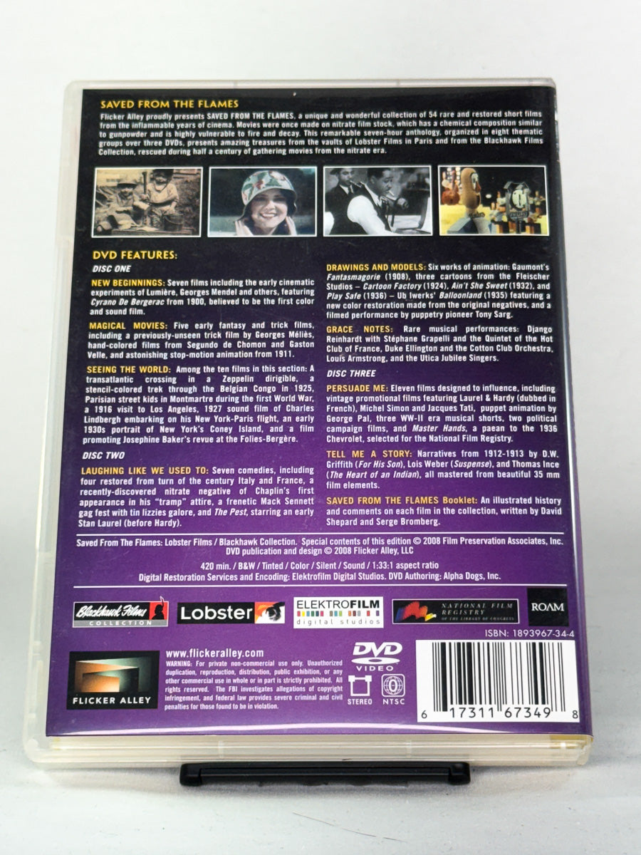 Bakside av DVD-cover til Saved from the Flames med oversikt over innhold og historiske filmer; brukt DVD hos Brukbar Film.