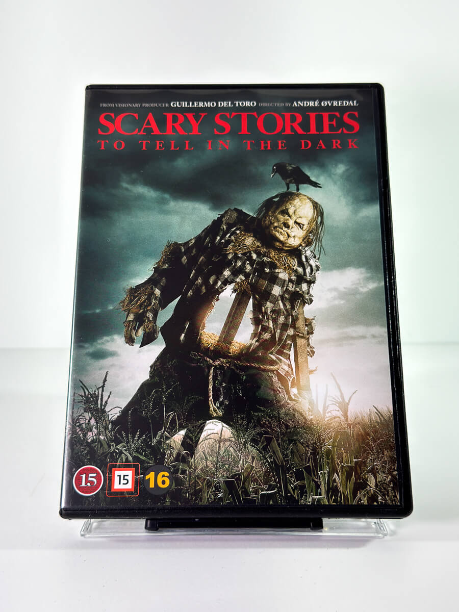 Forside av cover til Scary Stories to Tell in the Dark, brukt DVD hos Brukbar Film