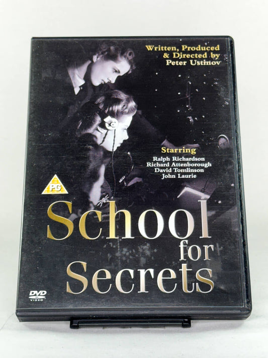 Forside av DVD-cover til School for Secrets – britisk krigsdrama skrevet og regissert av Peter Ustinov, brukt DVD hos Brukbar Film.