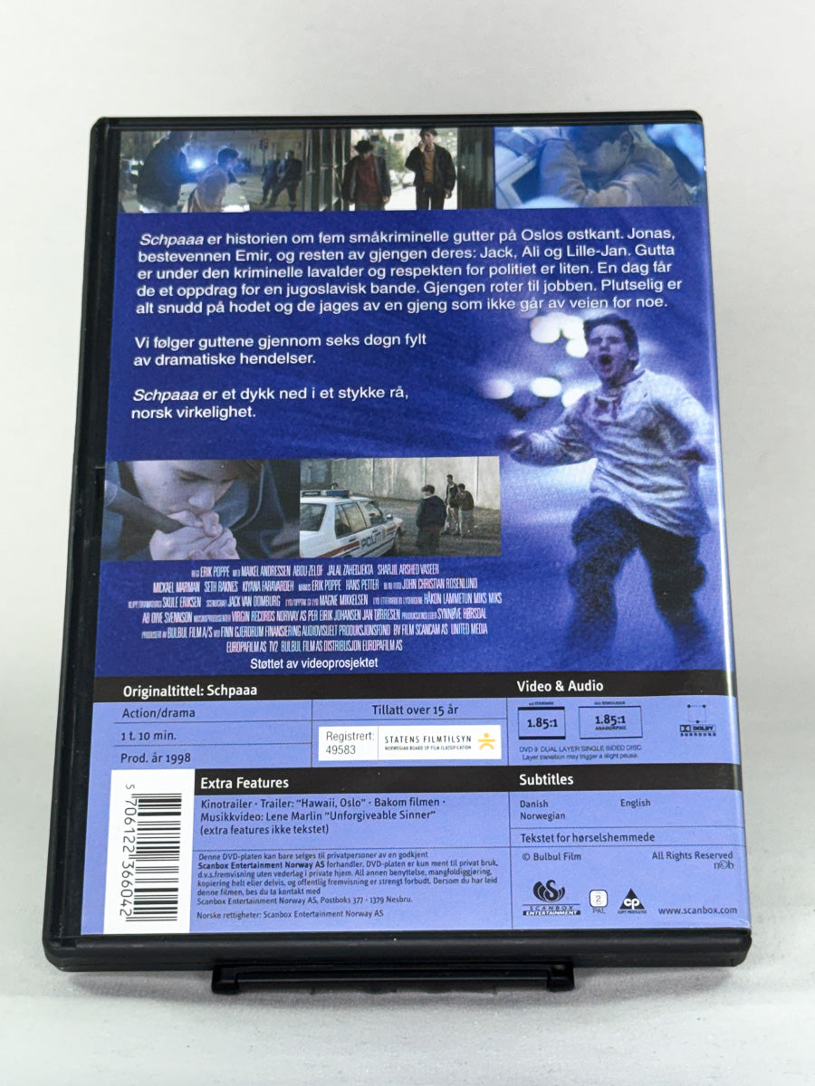 DVD-bakside til filmen Schpaaa
Baksiden viser info, spesifikasjoner og eventuell ekstratekst – produktbilde fra nettbutikken Brukbar Film