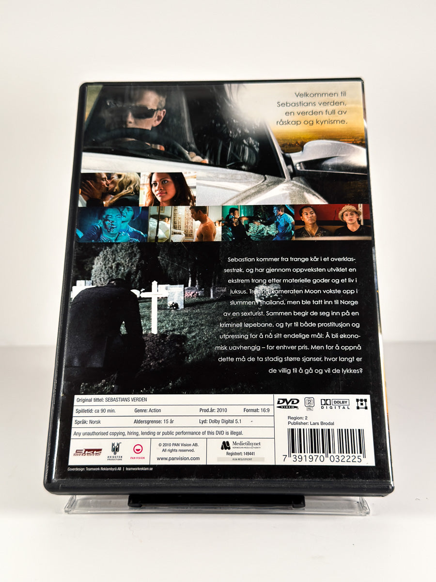 Bakside av cover til Sebastians verden på DVD