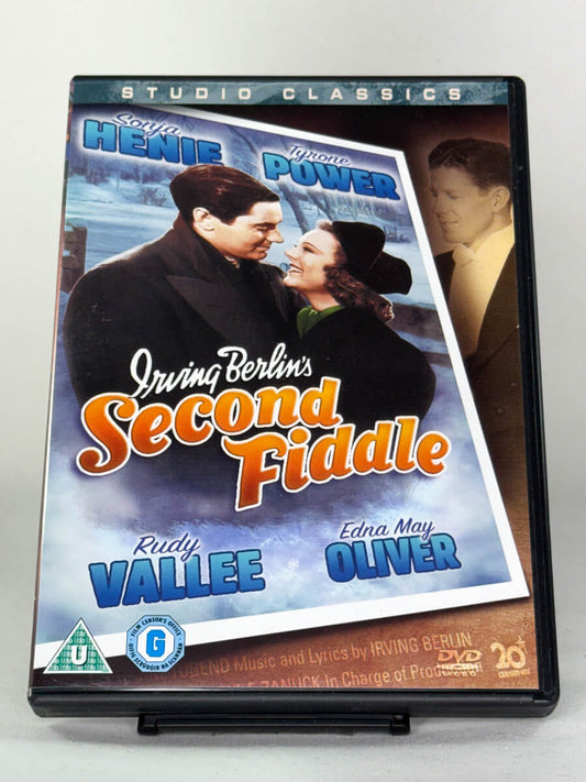 Forside av DVD-cover til Second Fiddle – klassisk romantisk musikal med Sonja Henie og Tyrone Power, brukt DVD hos Brukbar Film.