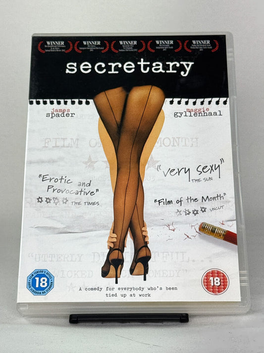 Forside av DVD-cover til Secretary – brukt film på DVD, erotisk drama tilgjengelig hos Brukbar Film