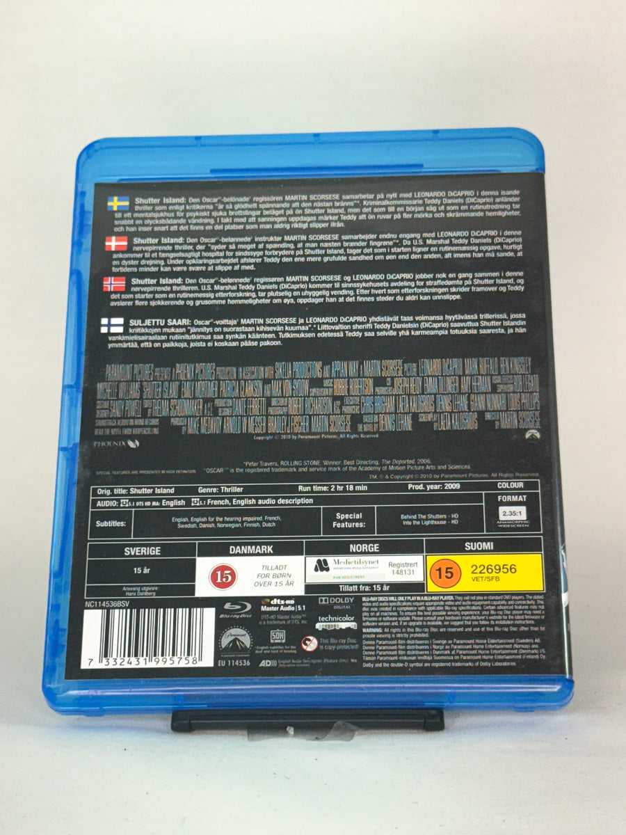 Bakside av Blu-ray-cover for Shutter Island – detaljer om lyd, språk og bonusmateriale, brukt Blu-ray hos Brukbar Film.